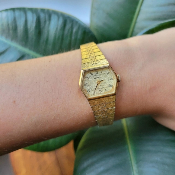 Vintage Dainty Gold Sekonda Watch - Picture 4 of 8